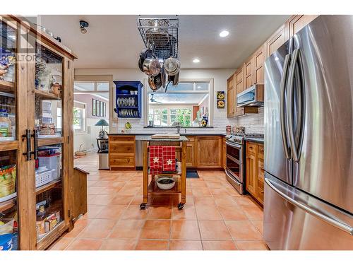 2520 Pheasant Ridge Drive, Armstrong, BC - Indoor Photo Showing Kitchen