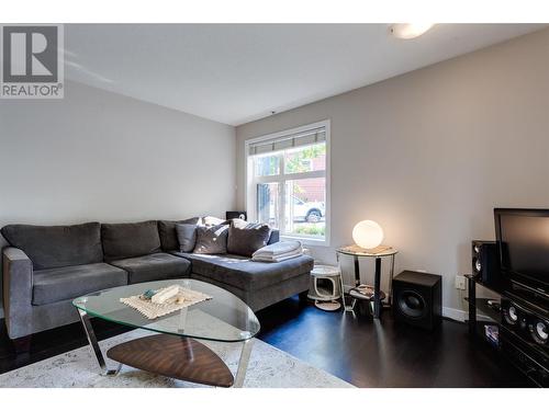 551 Yates Road Unit# 107, Kelowna, BC - Indoor Photo Showing Living Room