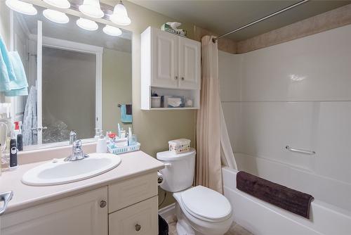 105-245 Snowsell Street, Kelowna, BC - Indoor Photo Showing Bathroom