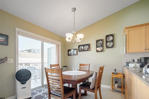 105-245 Snowsell Street, Kelowna, BC - Indoor Photo Showing Dining Room