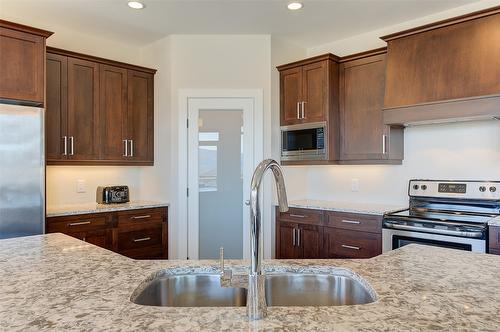 2424 Saddleback Way, West Kelowna, BC - Indoor Photo Showing Kitchen With Double Sink With Upgraded Kitchen