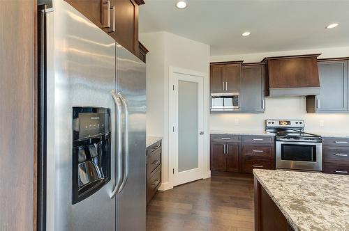 2424 Saddleback Way, West Kelowna, BC - Indoor Photo Showing Kitchen