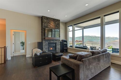 2424 Saddleback Way, West Kelowna, BC - Indoor Photo Showing Living Room With Fireplace