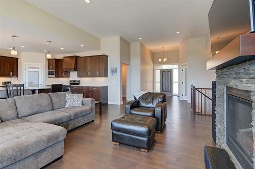 2424 Saddleback Way, West Kelowna, BC - Indoor Photo Showing Living Room With Fireplace