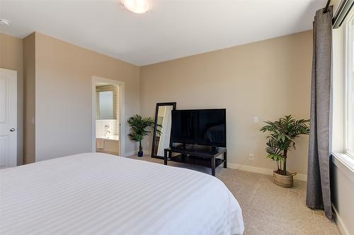 2424 Saddleback Way, West Kelowna, BC - Indoor Photo Showing Bedroom