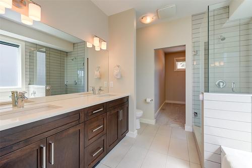 2424 Saddleback Way, West Kelowna, BC - Indoor Photo Showing Bathroom