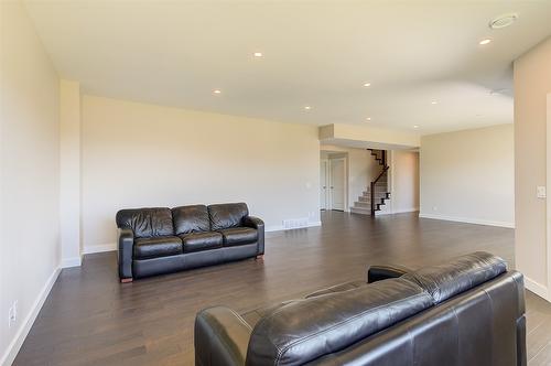 2424 Saddleback Way, West Kelowna, BC - Indoor Photo Showing Living Room