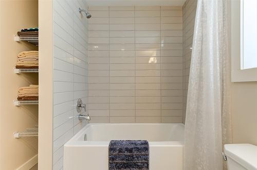 2424 Saddleback Way, West Kelowna, BC - Indoor Photo Showing Bathroom