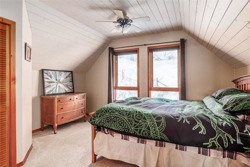 9434 Hodges Road, Vernon, BC - Indoor Photo Showing Bedroom