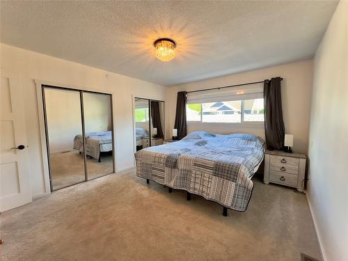 523 Stonor Street, Summerland, BC - Indoor Photo Showing Bedroom