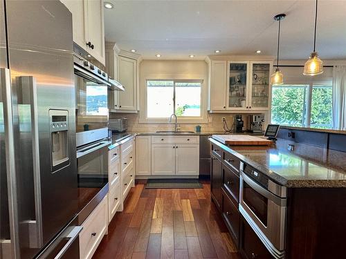 523 Stonor Street, Summerland, BC - Indoor Photo Showing Kitchen With Stainless Steel Kitchen With Upgraded Kitchen