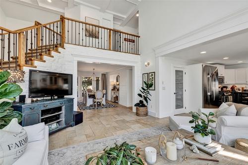 4830 Canyon Ridge Crescent, Kelowna, BC - Indoor Photo Showing Living Room