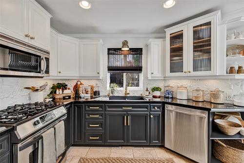 4830 Canyon Ridge Crescent, Kelowna, BC - Indoor Photo Showing Kitchen With Upgraded Kitchen