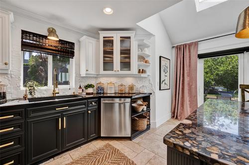 4830 Canyon Ridge Crescent, Kelowna, BC - Indoor Photo Showing Kitchen