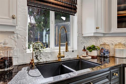 4830 Canyon Ridge Crescent, Kelowna, BC - Indoor Photo Showing Kitchen With Double Sink