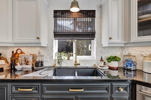 4830 Canyon Ridge Crescent, Kelowna, BC - Indoor Photo Showing Kitchen With Double Sink With Upgraded Kitchen