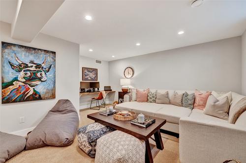 4830 Canyon Ridge Crescent, Kelowna, BC - Indoor Photo Showing Living Room