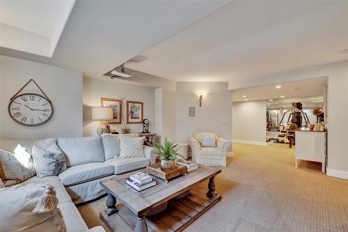 4830 Canyon Ridge Crescent, Kelowna, BC - Indoor Photo Showing Living Room