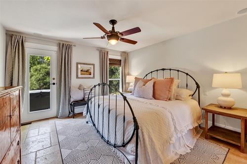 4830 Canyon Ridge Crescent, Kelowna, BC - Indoor Photo Showing Bedroom