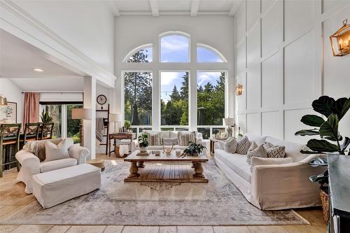 4830 Canyon Ridge Crescent, Kelowna, BC - Indoor Photo Showing Living Room