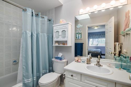 6-11290 Bond Road, Lake Country, BC - Indoor Photo Showing Bathroom