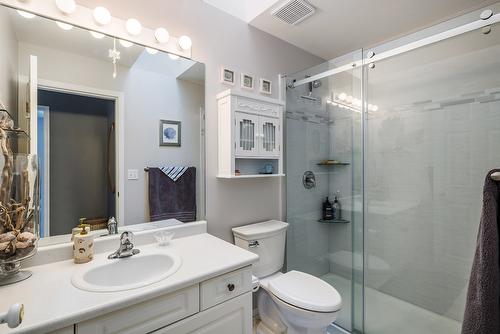 6-11290 Bond Road, Lake Country, BC - Indoor Photo Showing Bathroom