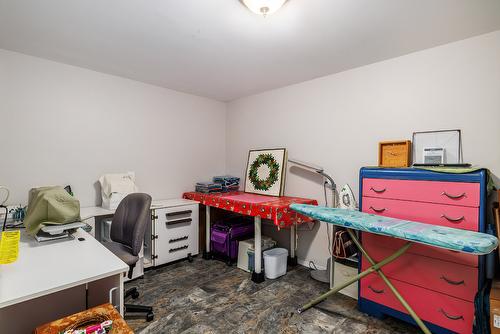 6-11290 Bond Road, Lake Country, BC - Indoor Photo Showing Office