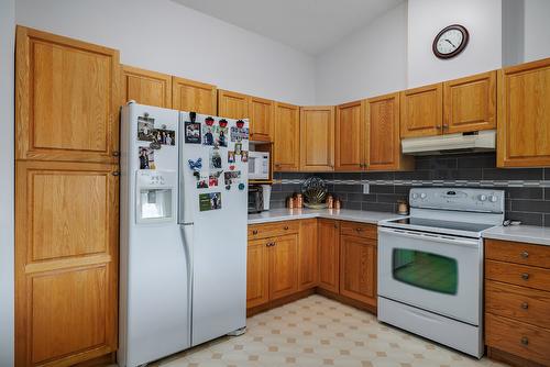 6-11290 Bond Road, Lake Country, BC - Indoor Photo Showing Kitchen