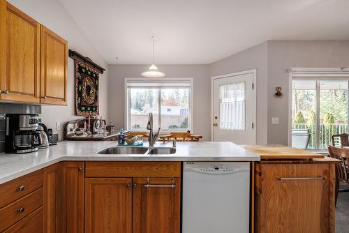 6-11290 Bond Road, Lake Country, BC - Indoor Photo Showing Kitchen With Double Sink