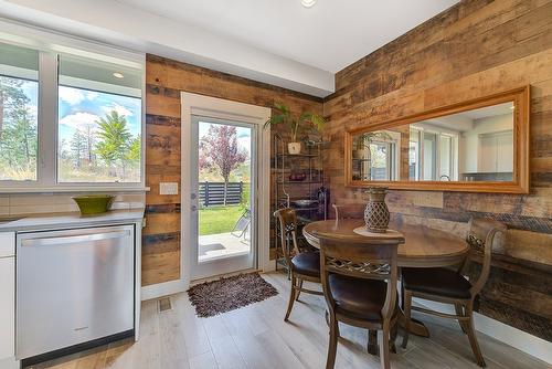 23-12798 Lake Hill Drive, Lake Country, BC - Indoor Photo Showing Dining Room