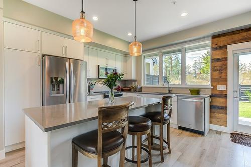 23-12798 Lake Hill Drive, Lake Country, BC - Indoor Photo Showing Kitchen With Upgraded Kitchen