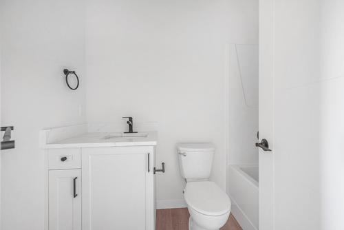 6-5661 Okanagan Landing Road, Vernon, BC - Indoor Photo Showing Bathroom