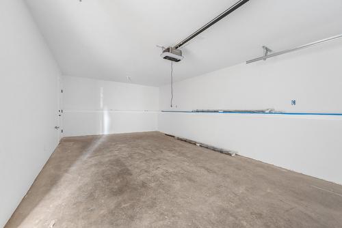 6-5661 Okanagan Landing Road, Vernon, BC - Indoor Photo Showing Other Room