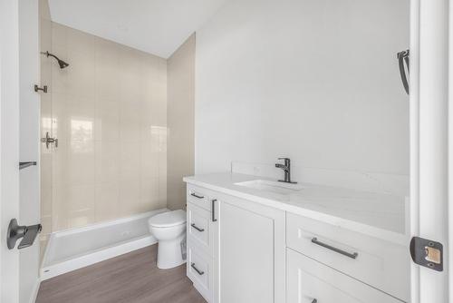 6-5661 Okanagan Landing Road, Vernon, BC - Indoor Photo Showing Bathroom