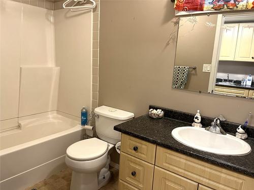 3704 40 Avenue, Vernon, BC - Indoor Photo Showing Bathroom