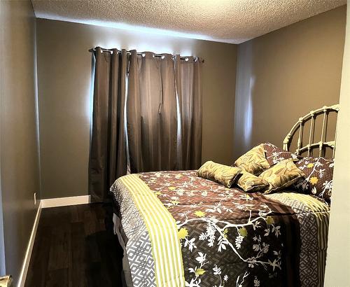 3704 40 Avenue, Vernon, BC - Indoor Photo Showing Bedroom