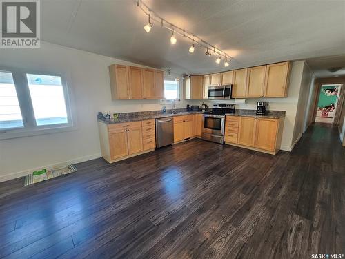 140 Laing Crescent, Weyburn, SK - Indoor Photo Showing Kitchen