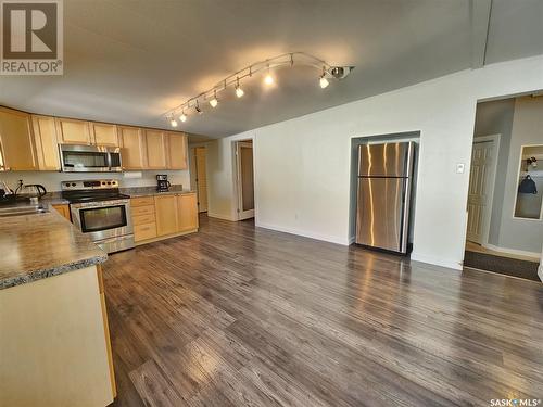 140 Laing Crescent, Weyburn, SK - Indoor Photo Showing Kitchen