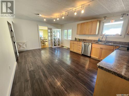 140 Laing Crescent, Weyburn, SK - Indoor Photo Showing Kitchen