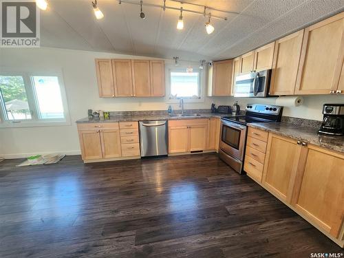 140 Laing Crescent, Weyburn, SK - Indoor Photo Showing Kitchen