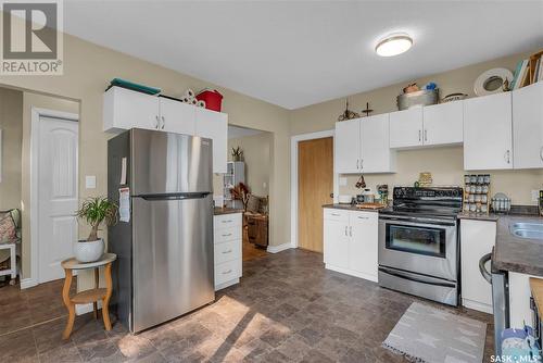 1302 7Th Avenue N, Saskatoon, SK - Indoor Photo Showing Kitchen With Double Sink