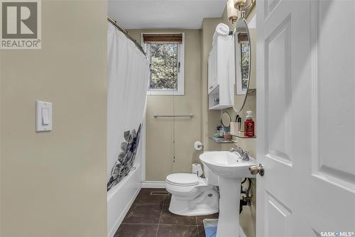 1302 7Th Avenue N, Saskatoon, SK - Indoor Photo Showing Bathroom