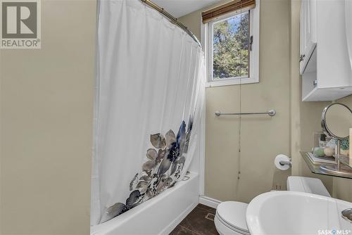 1302 7Th Avenue N, Saskatoon, SK - Indoor Photo Showing Bathroom