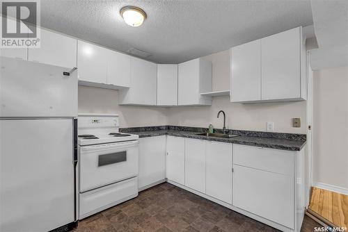 1302 7Th Avenue N, Saskatoon, SK - Indoor Photo Showing Kitchen