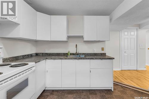 1302 7Th Avenue N, Saskatoon, SK - Indoor Photo Showing Kitchen