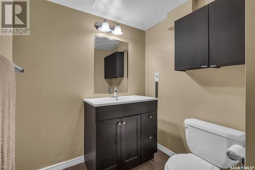 1302 7Th Avenue N, Saskatoon, SK - Indoor Photo Showing Bathroom