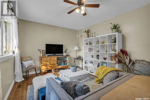 1302 7Th Avenue N, Saskatoon, SK - Indoor