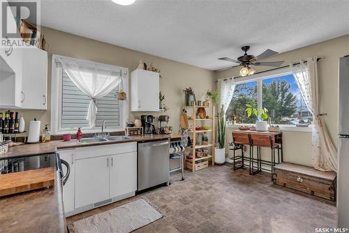 1302 7Th Avenue N, Saskatoon, SK - Indoor Photo Showing Kitchen With Double Sink