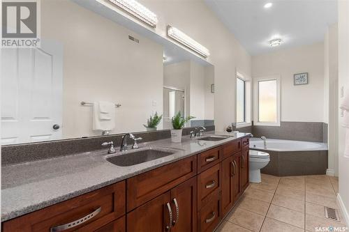 743 Bellmont Court, Saskatoon, SK - Indoor Photo Showing Bathroom