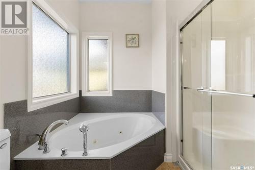 743 Bellmont Court, Saskatoon, SK - Indoor Photo Showing Bathroom